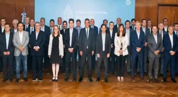 Massa garantizó a gobernadores plata para pagar sueldos y aguinaldos de diciembre