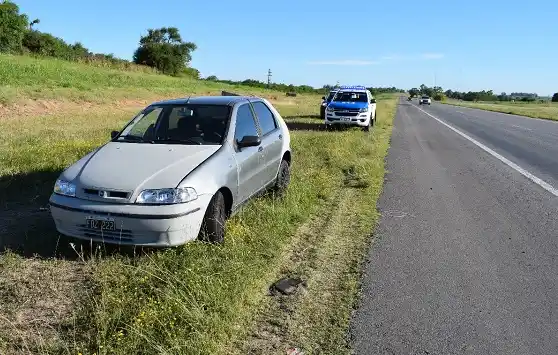 Encontraron un auto abandonado en la banquina de la Autovía 14 