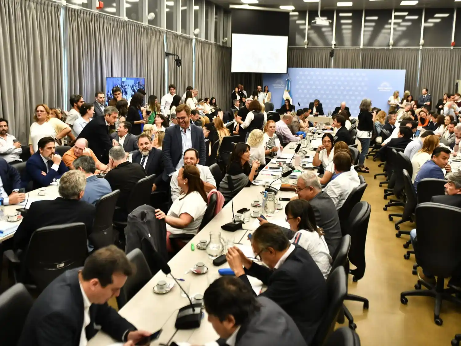 La Comisión de Presupuesto y Hacienda firmó el dictamen oficialista.