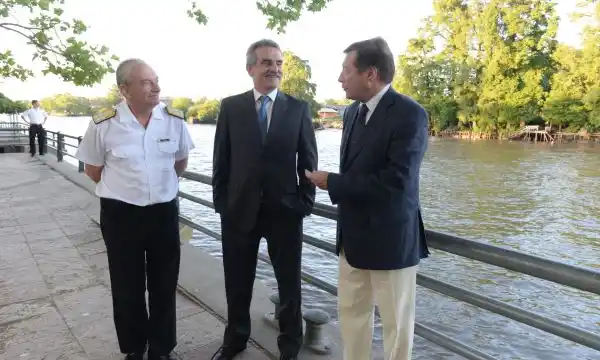 Rossi entregó equipamiento al Museo Naval de Tigre