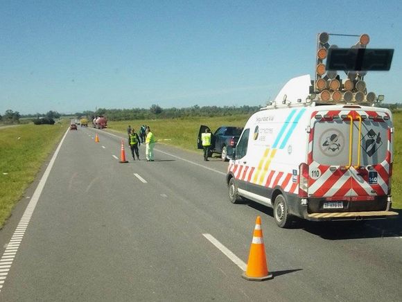 Camión chocó a dos peatones en ruta 9: hay un fallecido y un sampedrino internado
