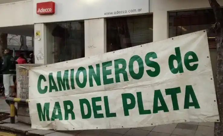 Mar del Plata: Camioneros denuncian que Adecco dejó "a la deriva" a trabajadores 