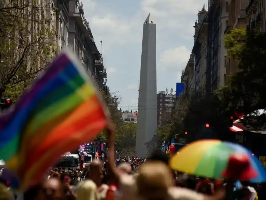 En distintos puntos del país, se realizará este sábado una marcha convocada por organismos de la comunidad LGBTIQ+ en defensa de la diversidad y contra los dichos de Javier Milei. Foto: Archivo / REUTERS / Martin Cossarini.