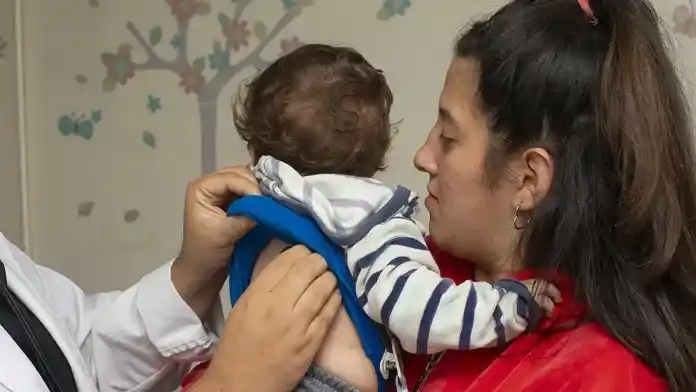 Entre Ríos intensifica la vigilancia de la tos convulsa tras el aumento de casos en el país