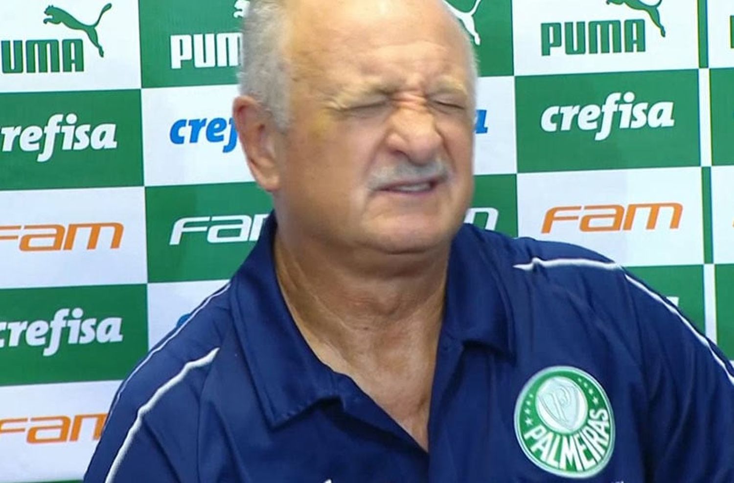 El peculiar incidente que sufrió Luiz Felipe Scolari en plena conferencia de prensa