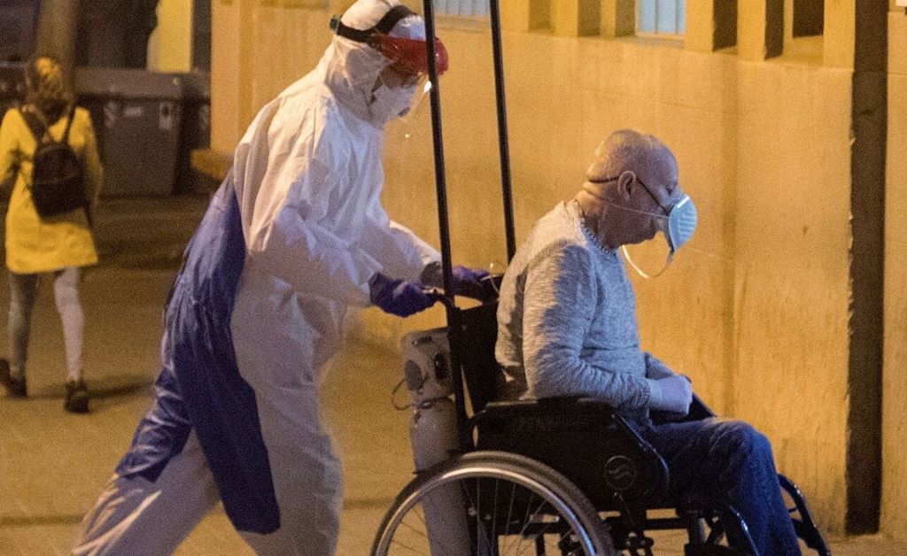 Más de la mitad de los españoles con covid-19 desarrollaron problemas neurológicos