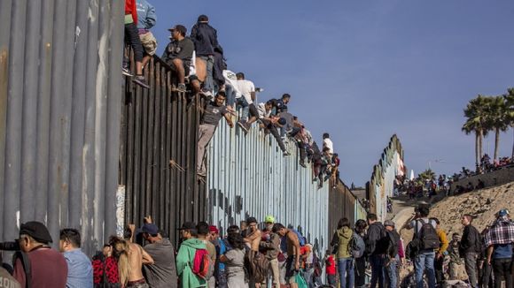 A MERCED DE CRIMINALES:  miles de mexicanos buscan refugio en EE. UU.