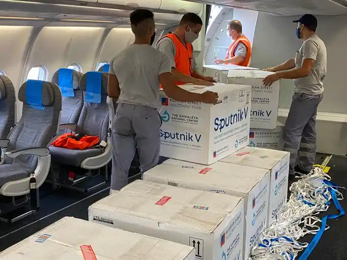 Tras el malestar social por el faltante de vacunas, el Gobierno acelera la llegada de dosis al país