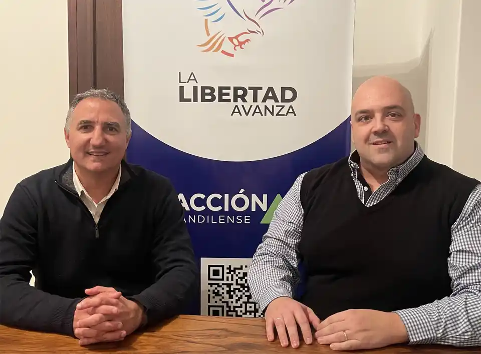 Gustavo Rubio, consejero escolar de La Libertad Avanza, junto a Gonzalo Santamarina, referente del espacio