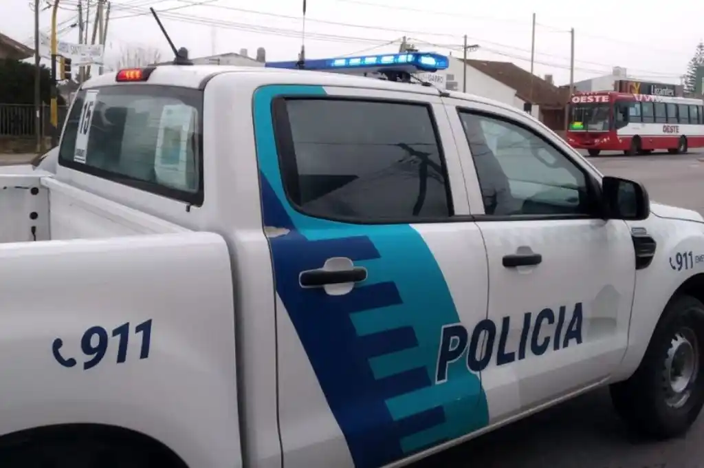 Violenta entradera en Berisso: el delincuente amenazó al hombre con matar a uno de los nietos