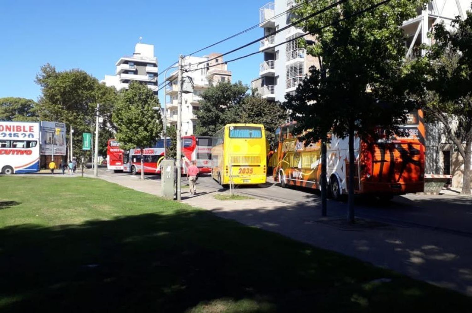 El corte en la terminal Mariano Moreno de Rosario se intensifica