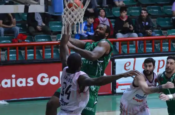 Quilmes se desconcentró en el último cuarto y lo perdió