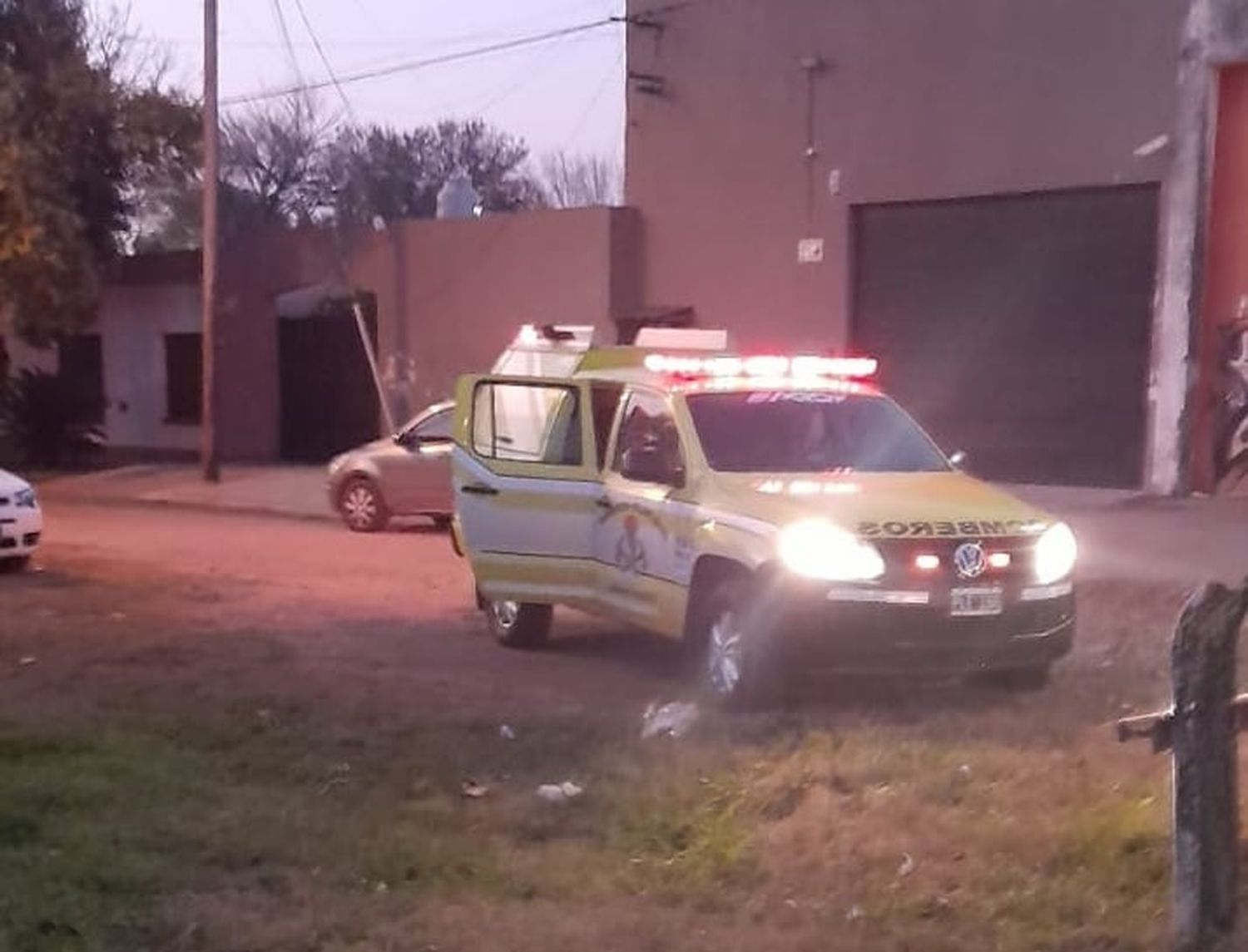 El episodio fue en calle Pavón y las vías. Crédito: Bomberos de Venado Tuerto.