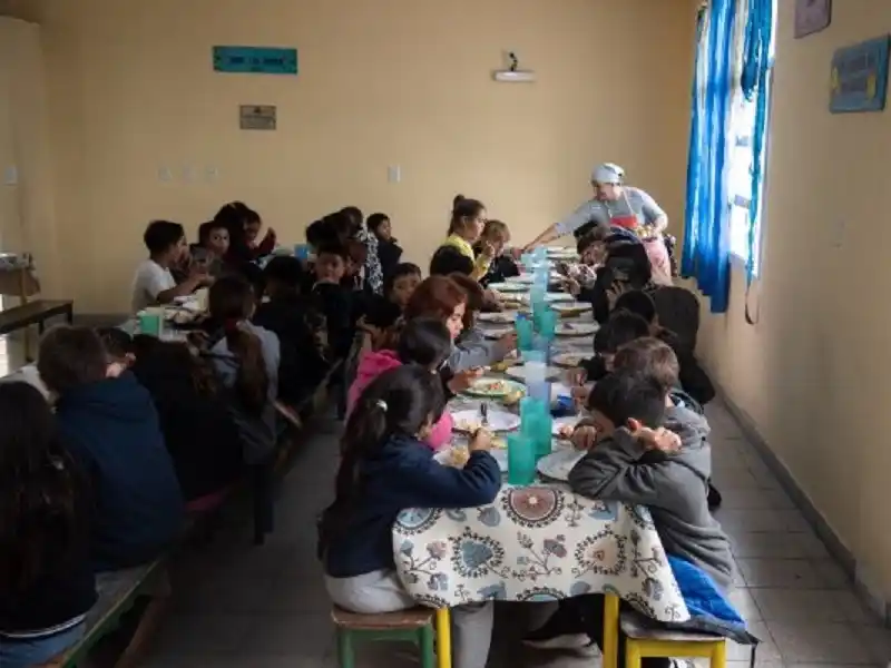 En verano, los comedores escolares asisten a más de 400 alumnos