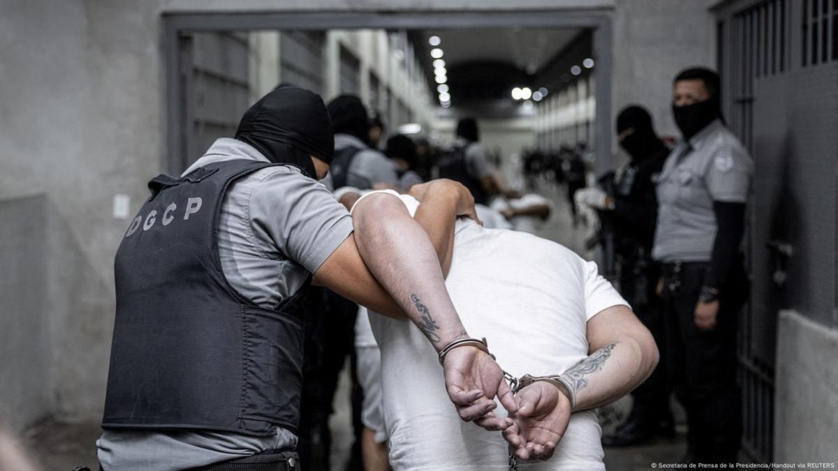 EE. UU. sigue enviando venezolanos a El SALVADOR: Rubio insiste en que son del TREN de ARAGUA