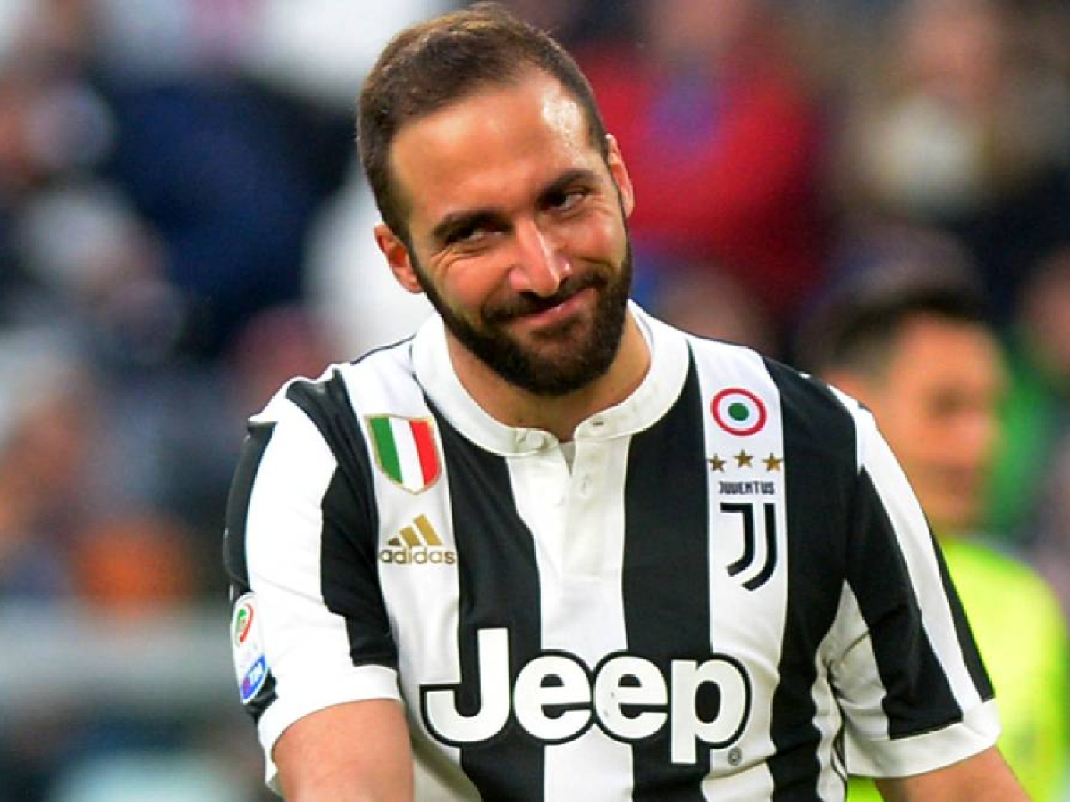 Napoli excluyó a Higuaín de un homenaje y generó polémica