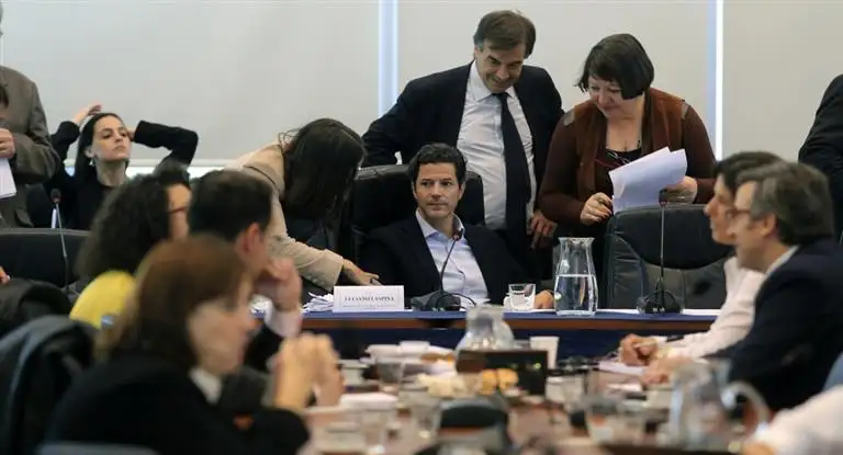Con la presencia de Abad, Diputados debate Ganancias