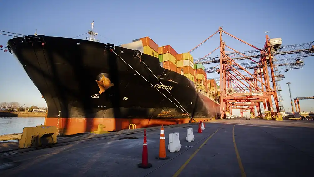 El lunes llega otro barco desde China con insumos médicos para la Provincia de Buenos Aires