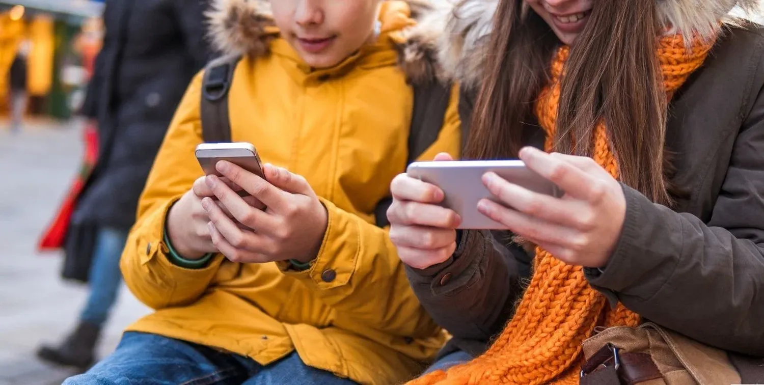 Muy pocos padres están atentos al uso que sus hijos hacen de la tecnología.