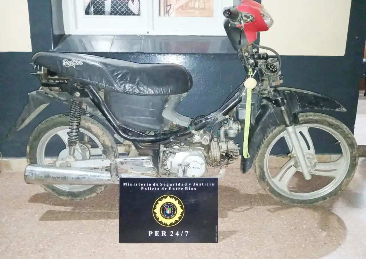 La policía recuperó una motocicleta sin patente y numeración adulterada