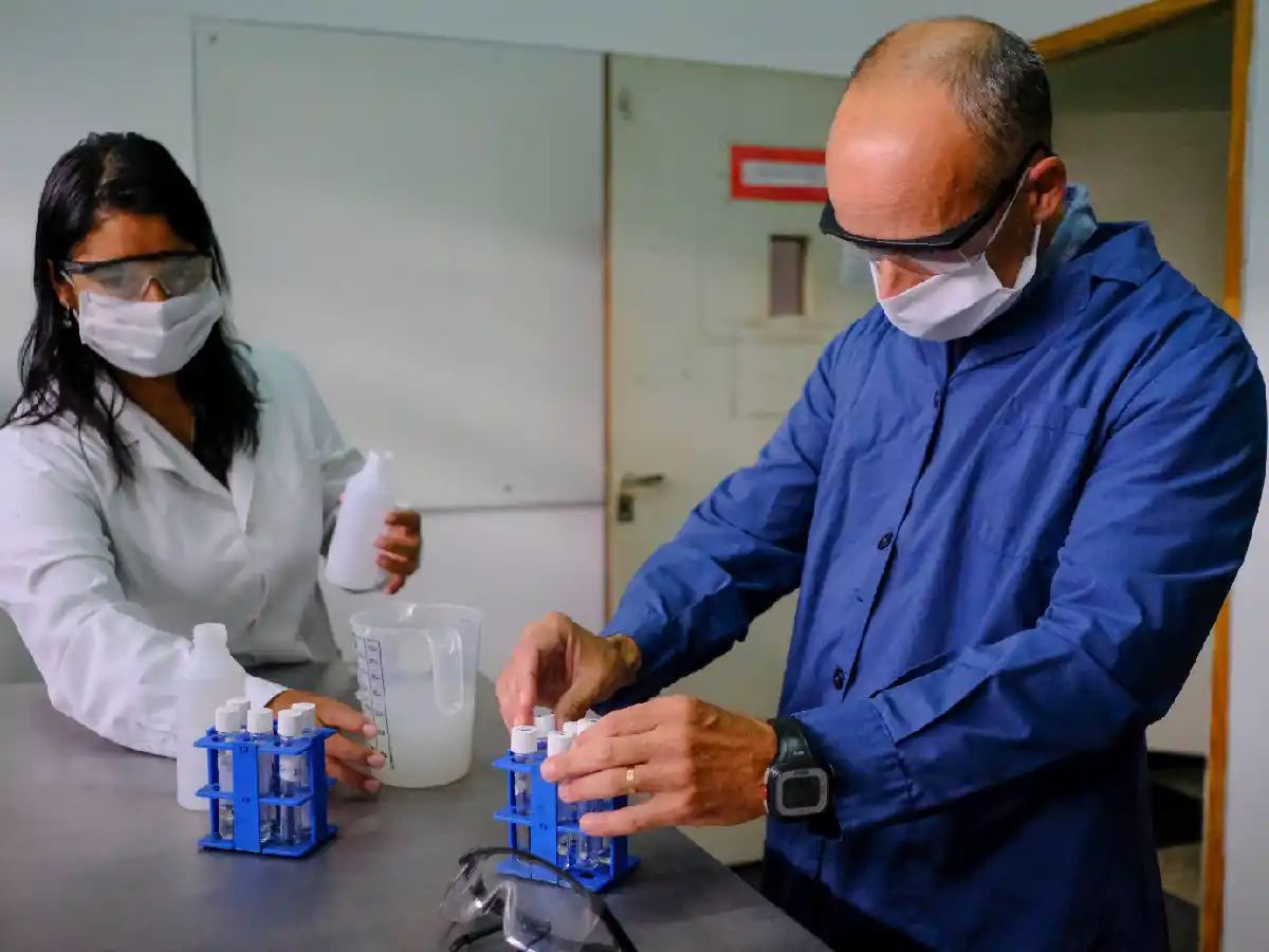 La clave es no desbordar el  sistema sanitario, advierten  cámaras del sector salud  