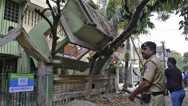 Nepal: Más de 900 muertos tras un devastador terremoto