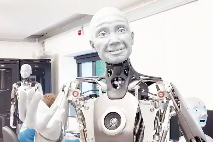 Ameca, el robot que imita gestos faciales humanos