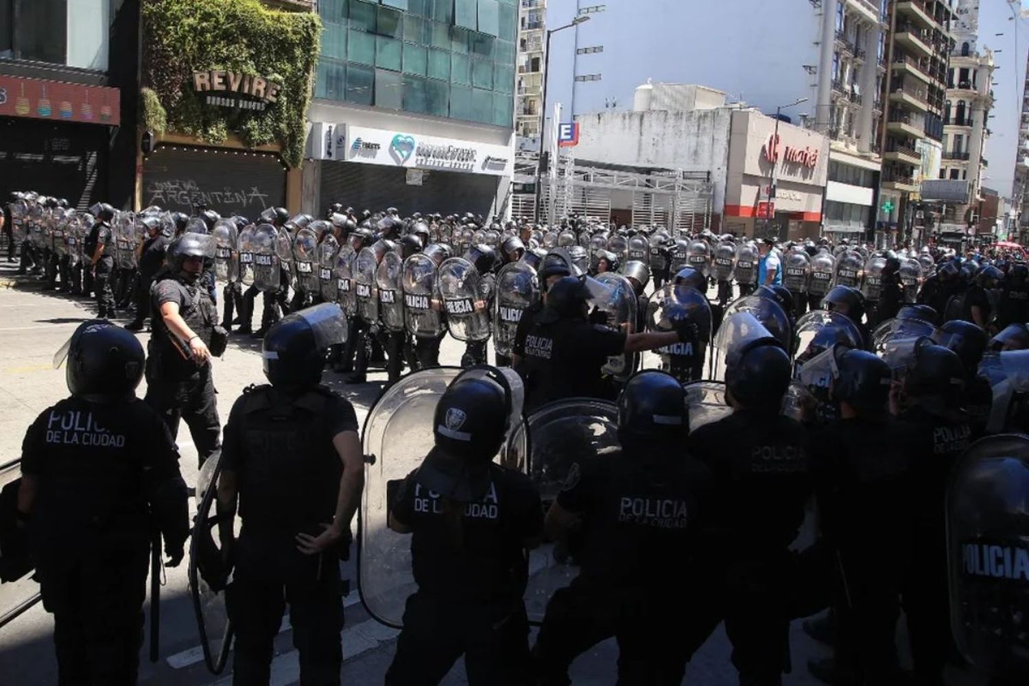 La Policía detuvo a algunos de los manifestantes.