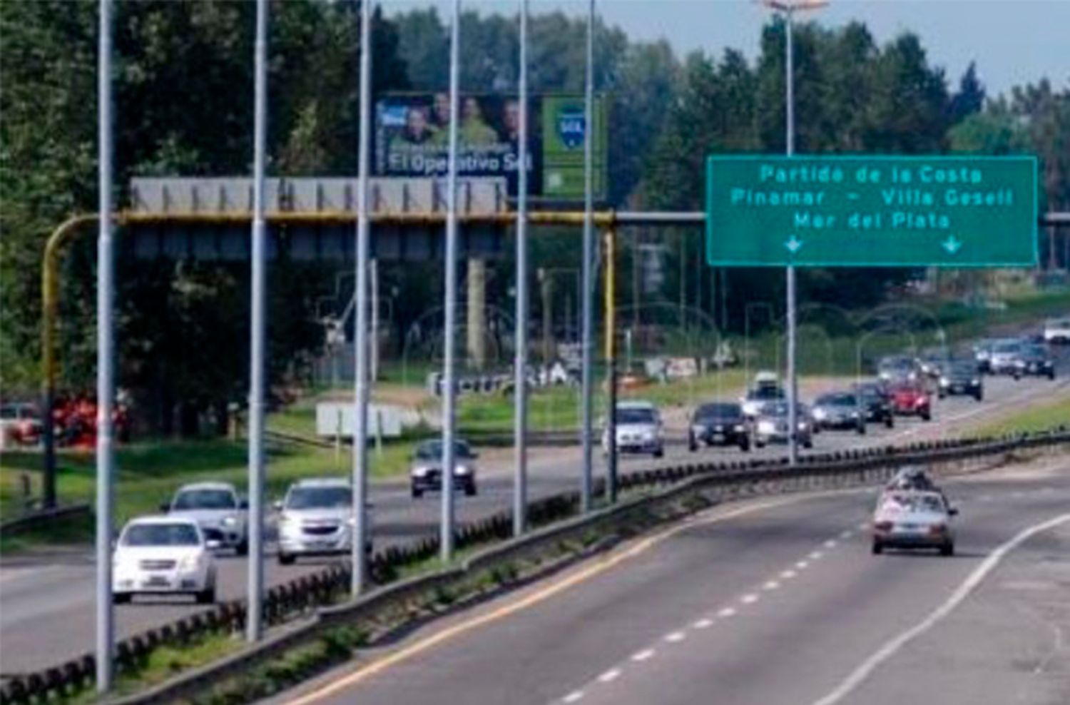 Gran cantidad de autos hacia Mar del Plata por el fin de semana extra largo