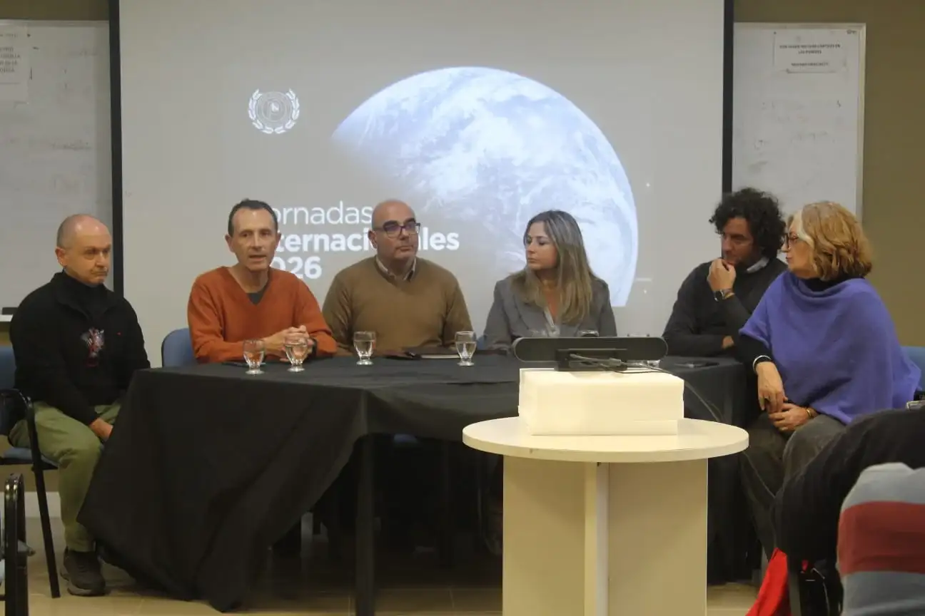 Adrián Lifschitz, Alejandro Zunino, Claudio Aciti, Josefina Di Nucci, Marcelo Rébori y Daniela Ferrari.