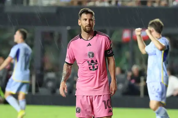 Messi no pudo evitar la caída de su equipo.