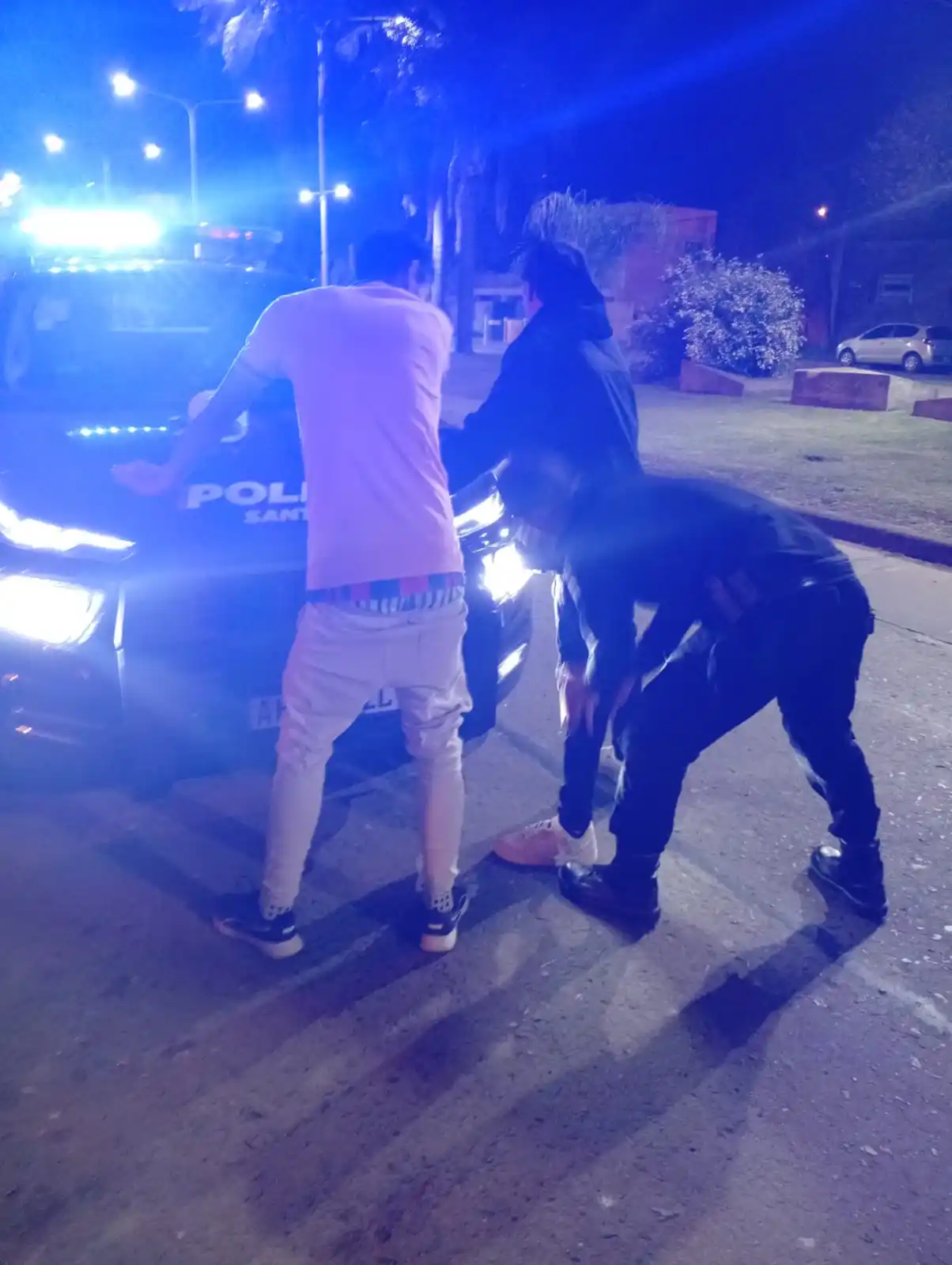 Intenso operativo policial en Rafaela: dos aprehendidos y un vehículo secuestrado - 1