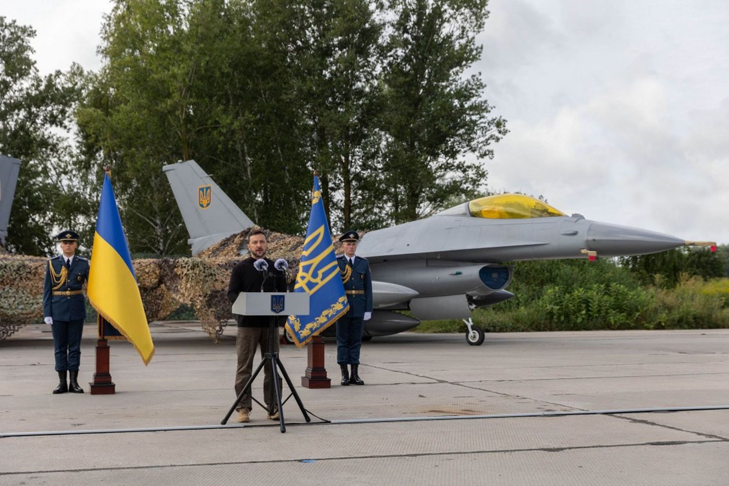 Zelensky celebra llegada de los primeros cazas F-16 ucranianos, cedidos por Dinamarca