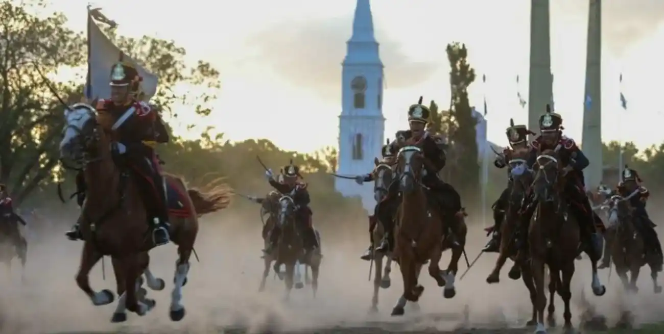 Con actos protocolares, desfiles y ceremonias, San Lorenzo honra a San Martín y sus granaderos.