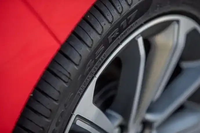 neumático cubierta auto gastado 1 - 2