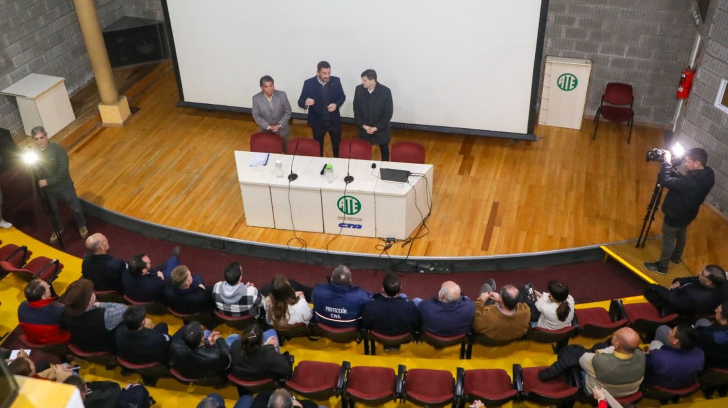 Escajadillo, Estevez y Ciancio encabezaron la reunión con representantes de distintas localidades de La Capital, Las Colonias, Garay y San Justo.