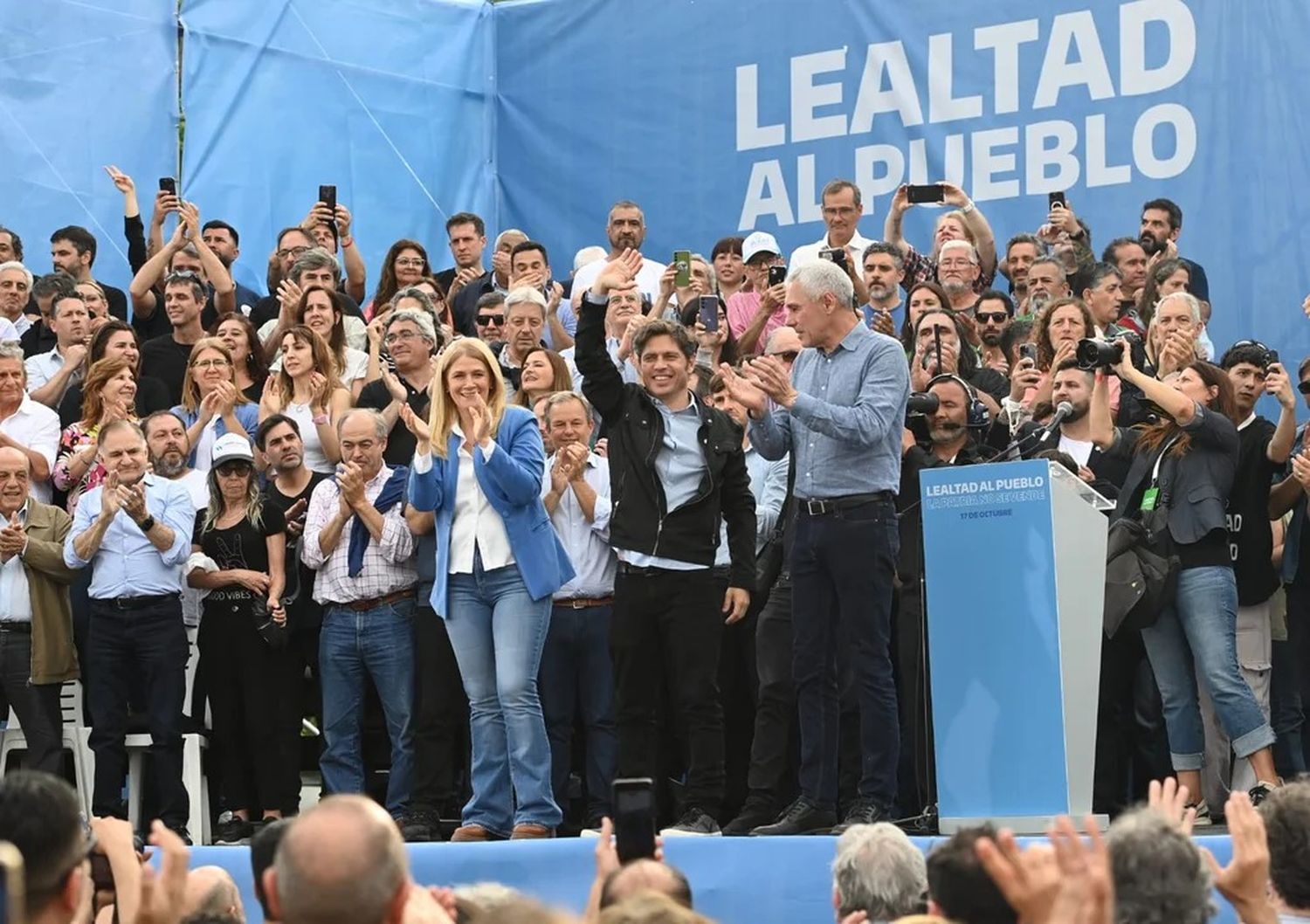 Cerca de la CGT y sin La Cámpora, Kicillof encabezó su acto por el Día de la Lealtad