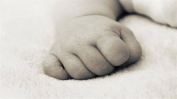 OCULTÓ EL EMBARAZO: mujer dio a luz en un carro y lanzó por la ventana al bebé en carretera de Guárico
