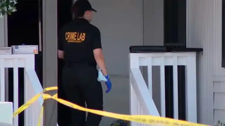 La comunidad de San Juan Capistrano intenta asimilar la tragedia tras el brutal asesinato de sus vecinos