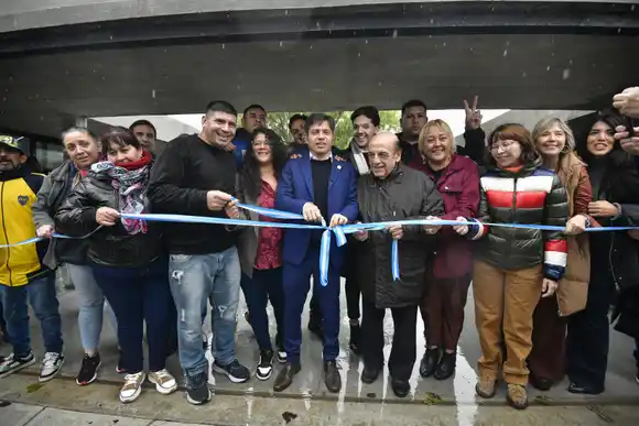 Kicillof inauguró un club en Berazategui: "En este barrio estaba la necesidad de un ámbito de esparcimiento y deporte"