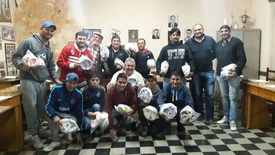 LOBERIA: Pelotas para equipos amateurs