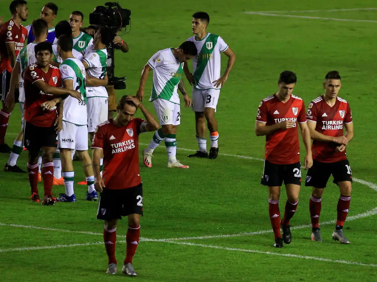 River perdió con Banfield y se complicó