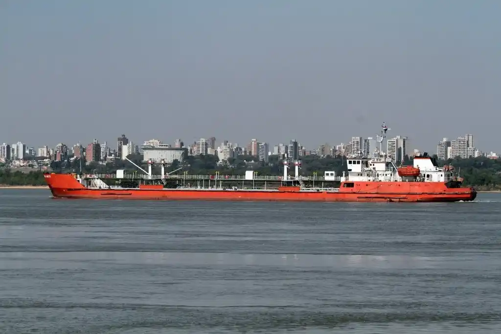 El gobierno provincial busca certezas sobre el río Paraná, su navegación y las inversiones en la materia. Foto: Mauricio Garí