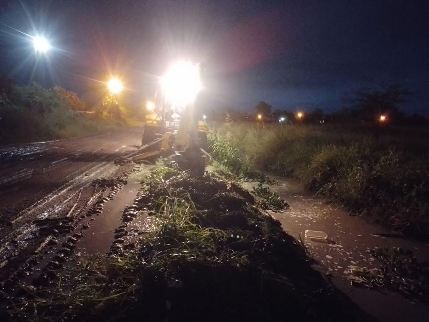 Vialidad realiza mantenimiento de calles y caminos afectados por las precipitaciones