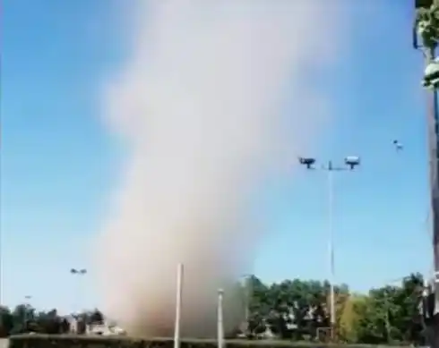 Un minitornado asustó a varias personas del club Huracán de San Justo