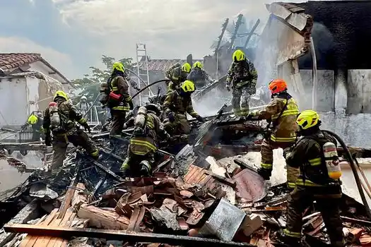 ¡HORROR EN MEDELLÍN! Cae una avioneta en zona residencial (+Videos)