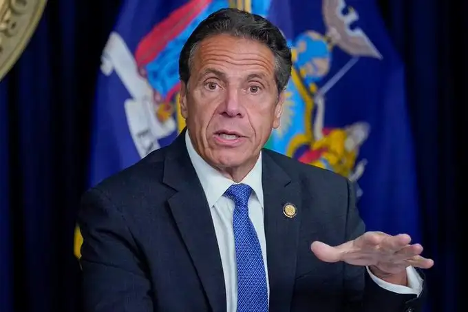 Renunció el gobernador de Nueva York acusado de acoso sexual
