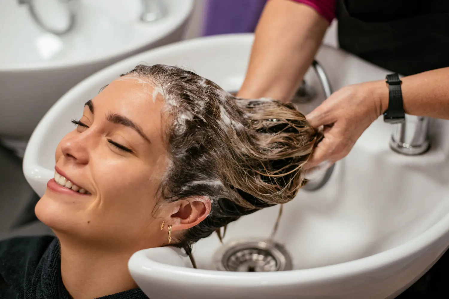¿Cómo saber si estás lavando tu cabello demasiado o muy poco? Las recomendaciones