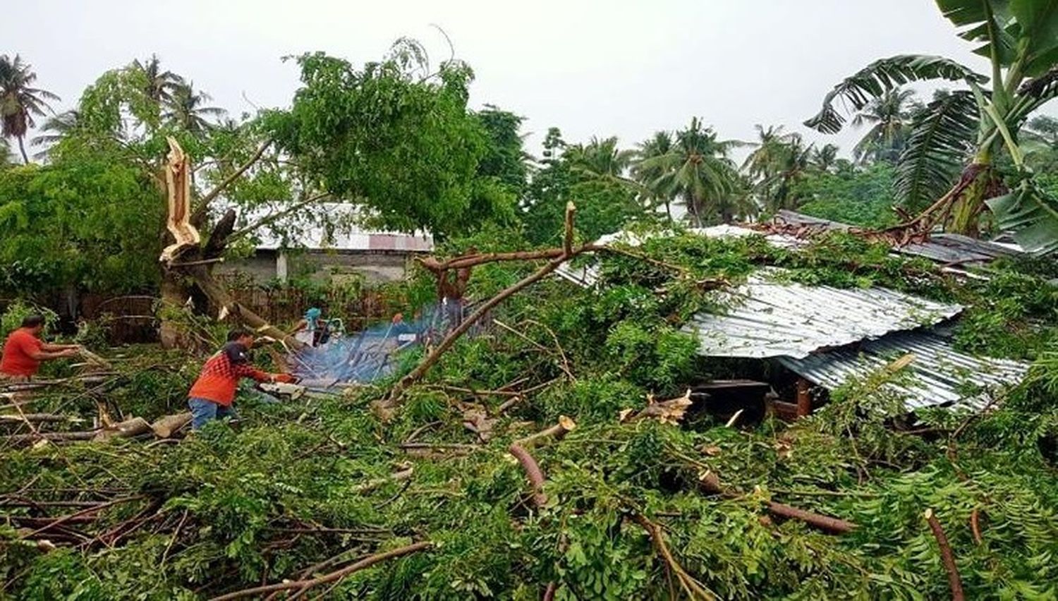 Ascienden a 133 los muertos por aludes e inundaciones en Filipinas