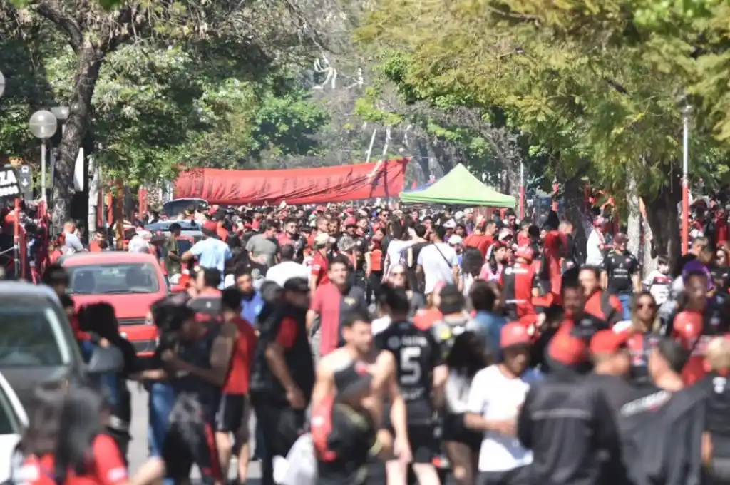 La previa de los hinchas de Colón
